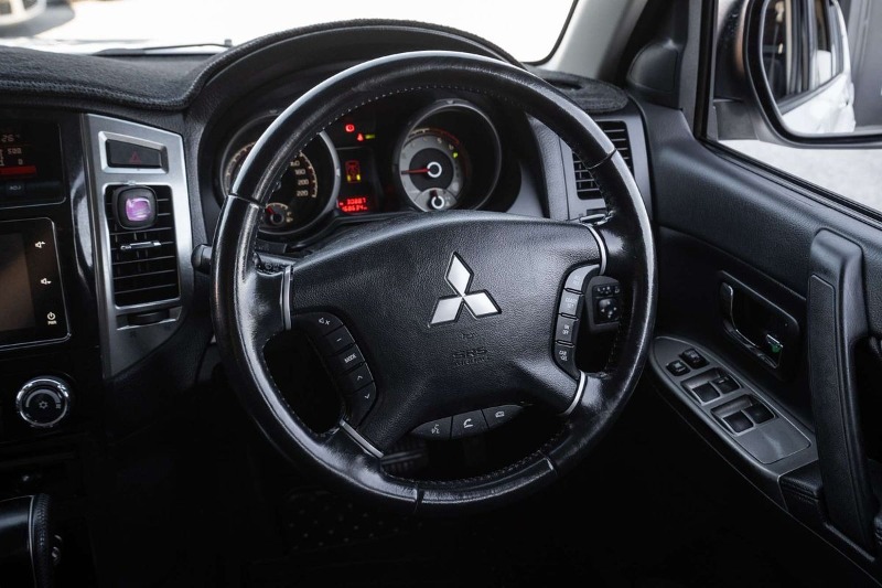
								Mitsubishi Pajero GLX NX full									