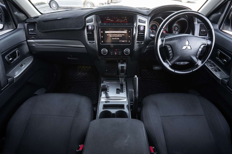 
								Mitsubishi Pajero GLX NX full									