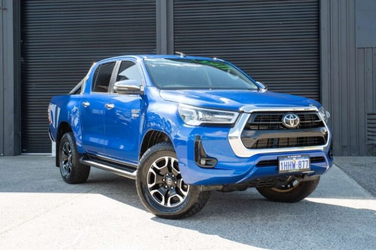 Toyota Hilux SR5 GUN126R 4X4