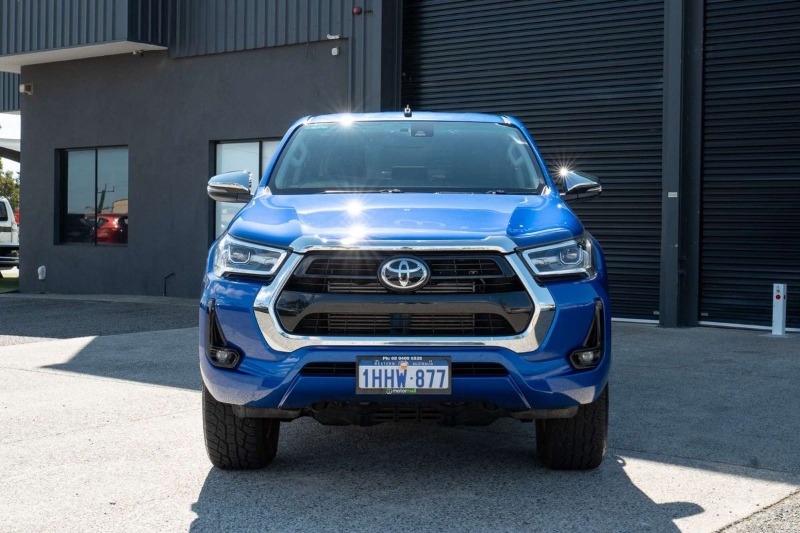 
								Toyota Hilux SR5 GUN126R 4X4 full									