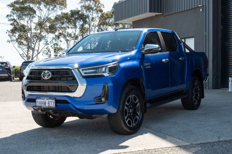 
								Toyota Hilux SR5 GUN126R 4X4 full									