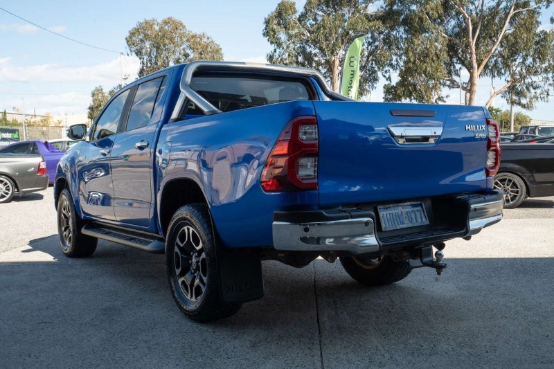
								Toyota Hilux SR5 GUN126R 4X4 full									