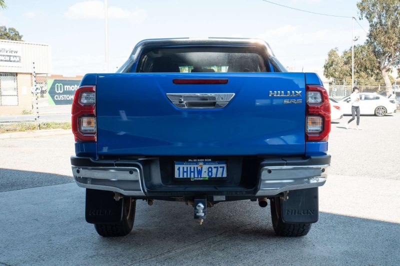 
								Toyota Hilux SR5 GUN126R 4X4 full									