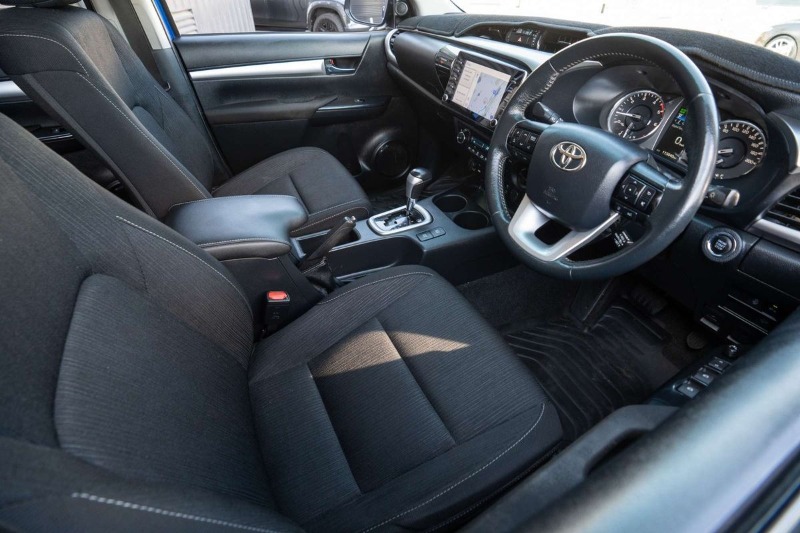 
								Toyota Hilux SR5 GUN126R 4X4 full									