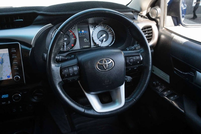 
								Toyota Hilux SR5 GUN126R 4X4 full									