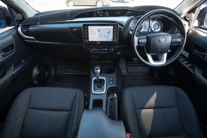 
								Toyota Hilux SR5 GUN126R 4X4 full									