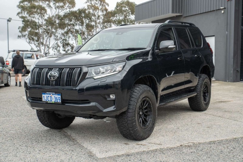 
								Toyota Landcruiser Prado VX GDJ150R full									