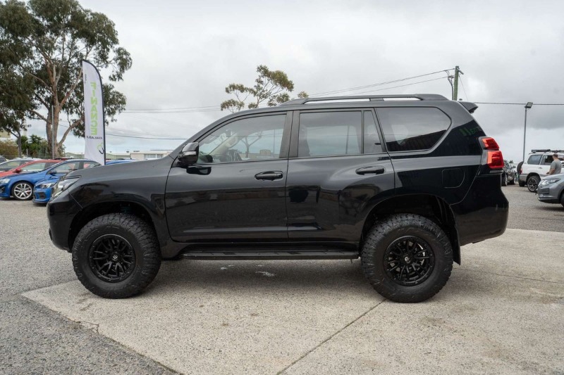 
								Toyota Landcruiser Prado VX GDJ150R full									