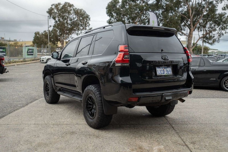 
								Toyota Landcruiser Prado VX GDJ150R full									