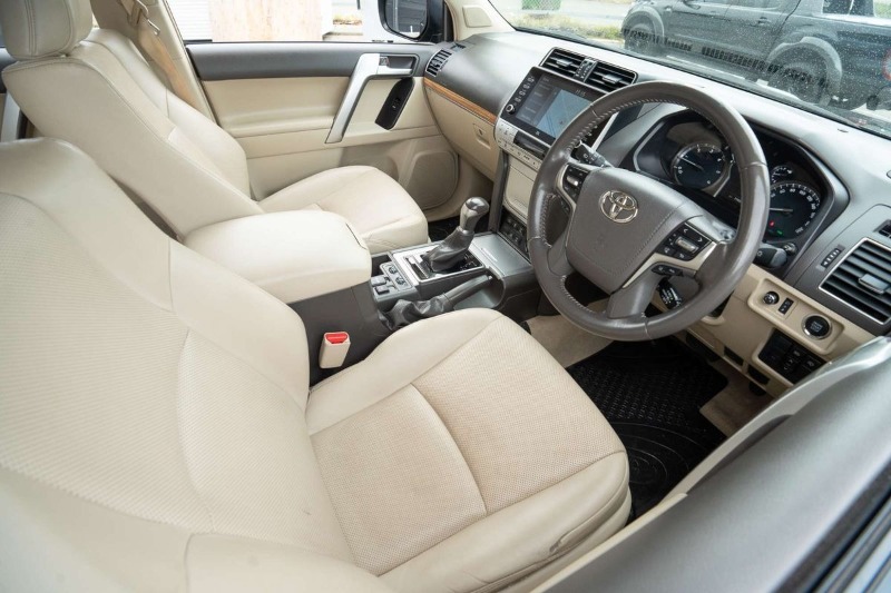 
								Toyota Landcruiser Prado VX GDJ150R full									