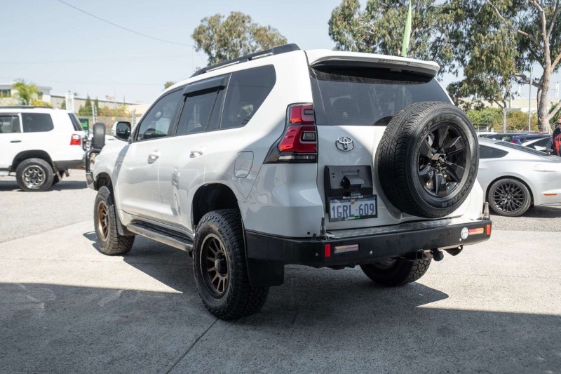 
								Toyota Landcruiser Prado GXL GDJ150R full									