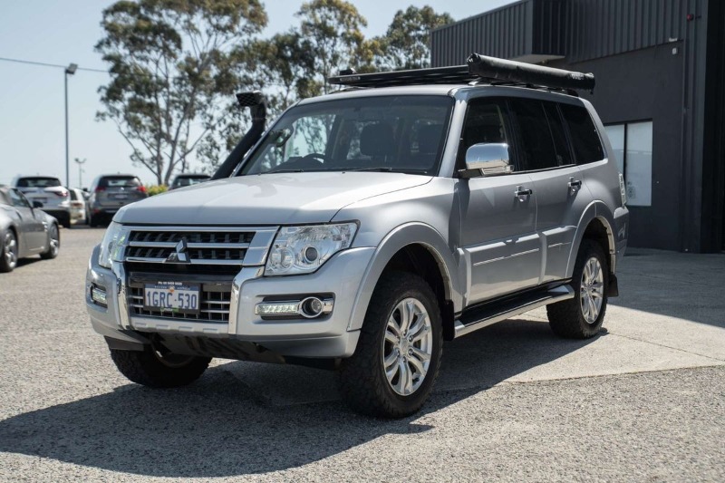 
								Mitsubishi Pajero GLX NX full									