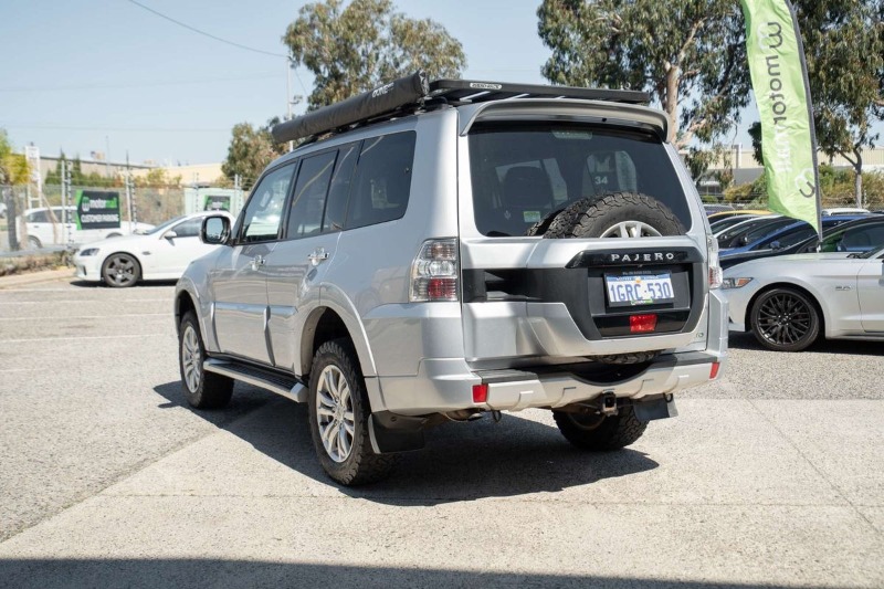 
								Mitsubishi Pajero GLX NX full									
