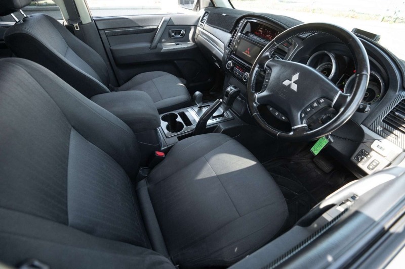 
								Mitsubishi Pajero GLX NX full									