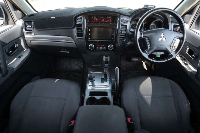 
								Mitsubishi Pajero GLX NX full									