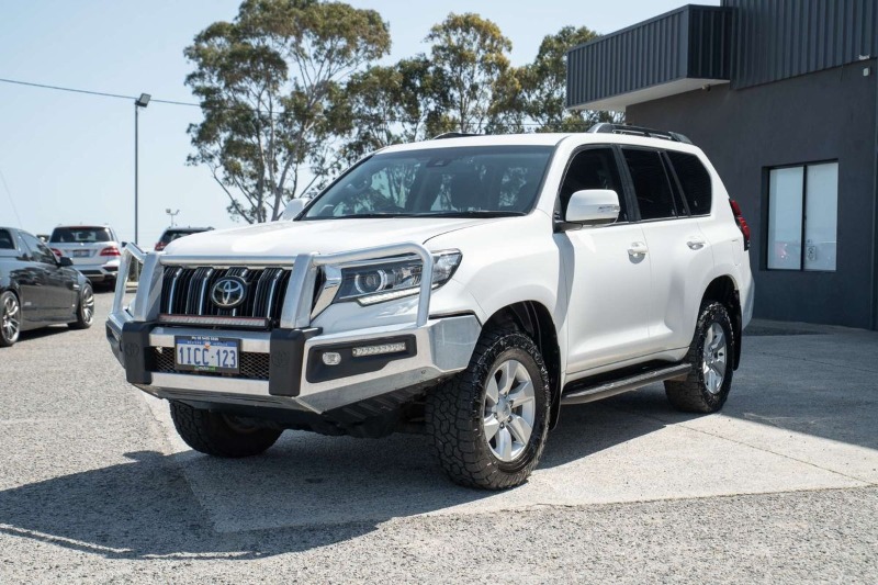
								Toyota Landcruiser Prado GXL GDJ150R full									