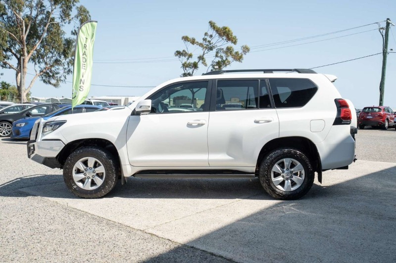 
								Toyota Landcruiser Prado GXL GDJ150R full									