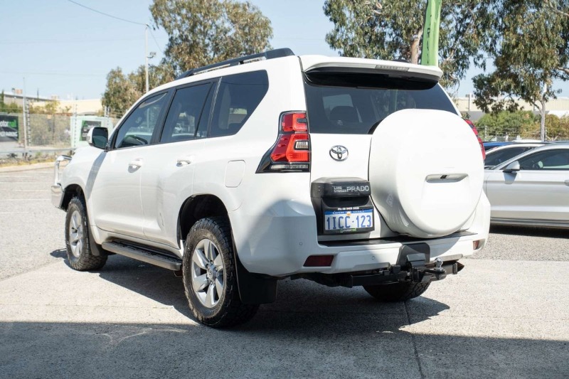 
								Toyota Landcruiser Prado GXL GDJ150R full									