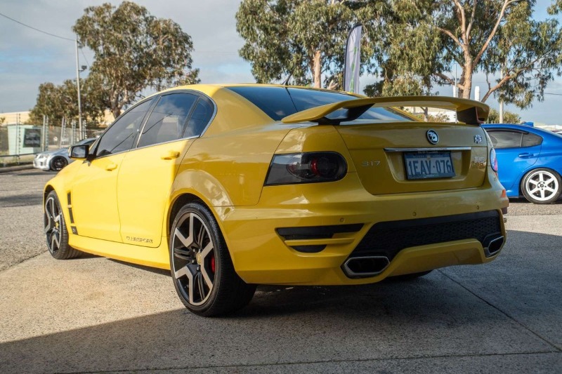 
								Holden Special Vehicles Clubsport R8 E Series 3 full									