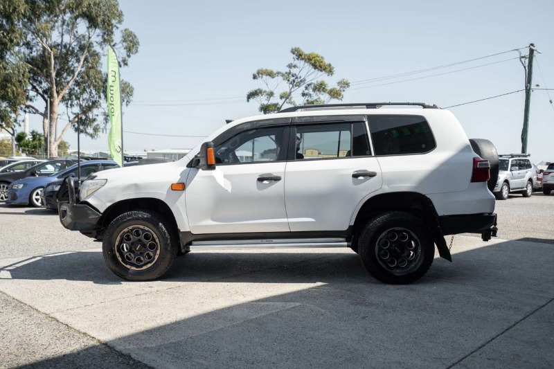 
								Toyota Landcruiser GX VDJ200R full									