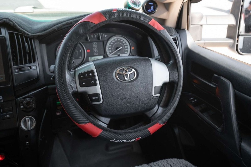 
								Toyota Landcruiser GX VDJ200R full									