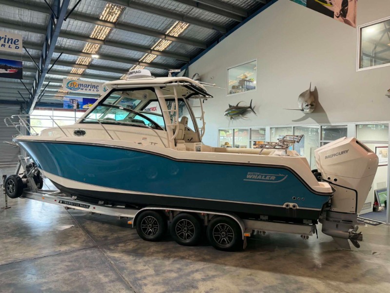 
								Boston Whaler 285 Conquest Hard Top – 2014 Model full									