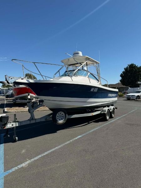 Trophy Walkaround – 2152 WA – 2010 model