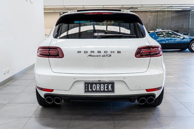
								2016 Porsche Macan full									