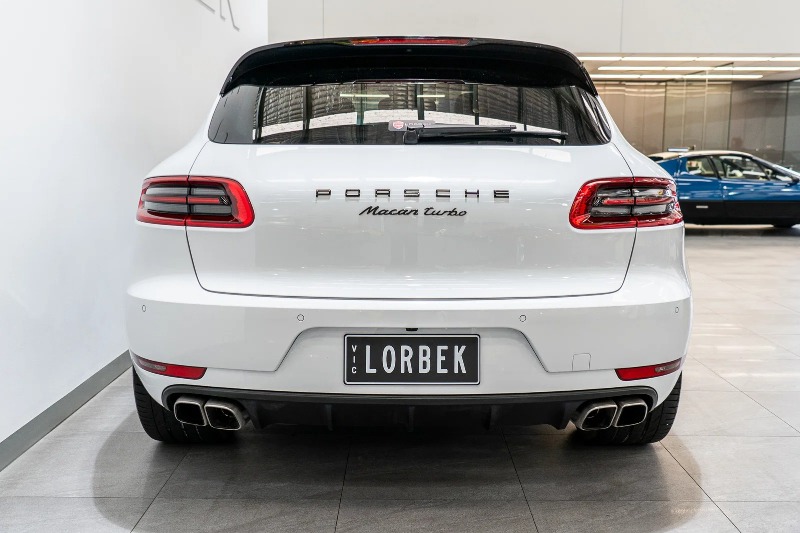
								2016 Porsche Macan full									