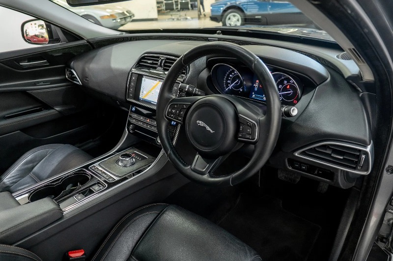 
								2015 Jaguar XE full									