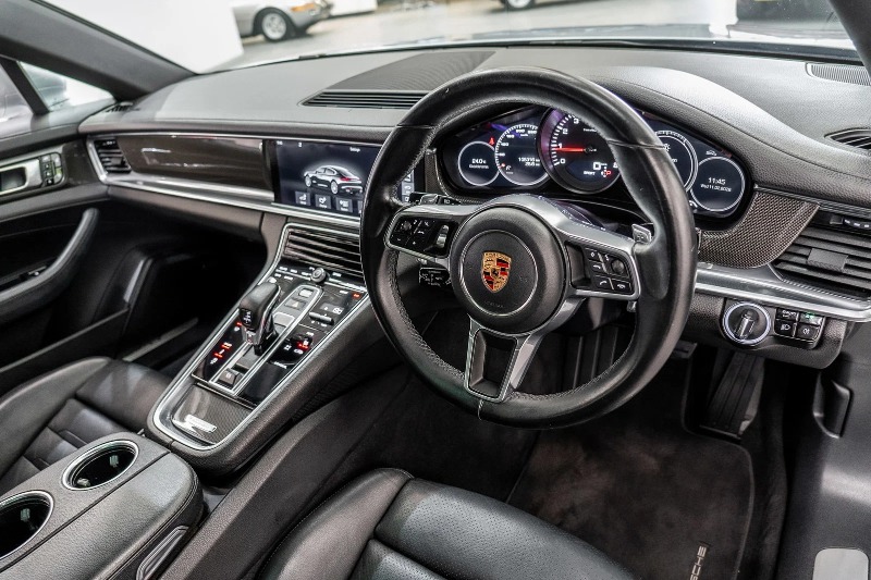 
								2017 Porsche Panamera full									
