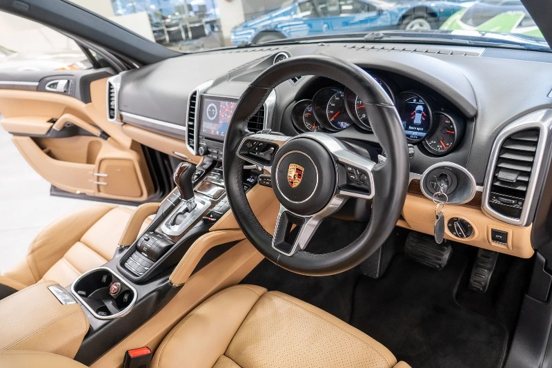 
								2017 Porsche Cayenne full									