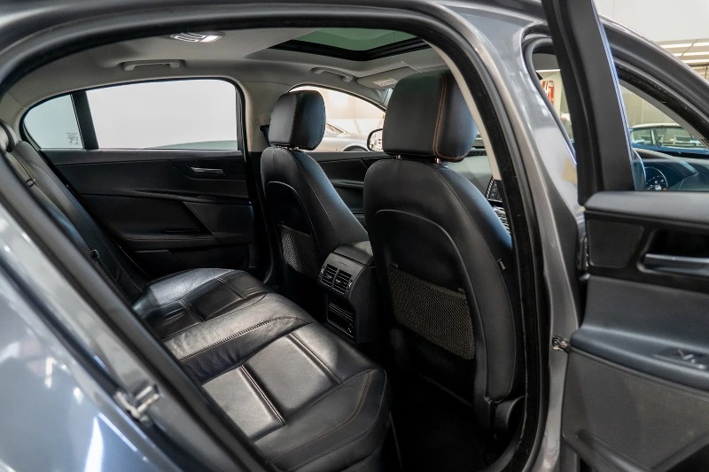 
								2015 Jaguar XE full									