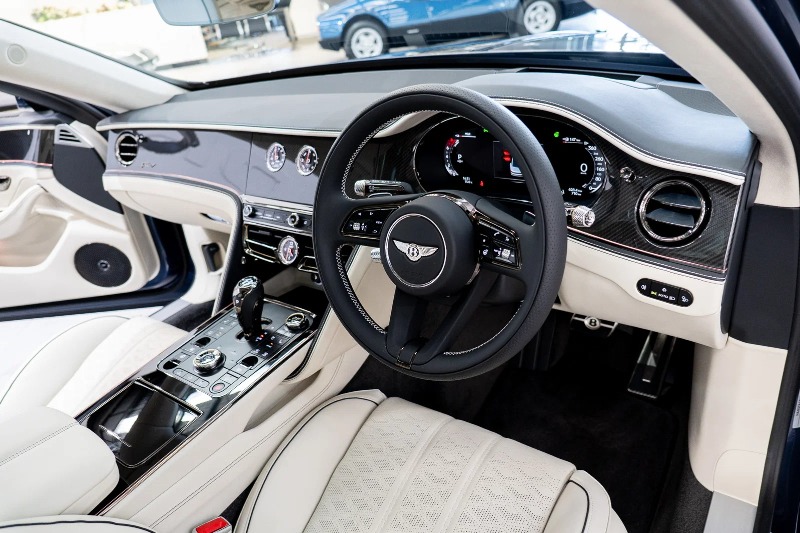 
								2025 Bentley Flying Spur full									