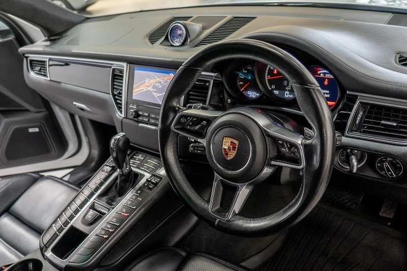 
								2016 Porsche Macan full									