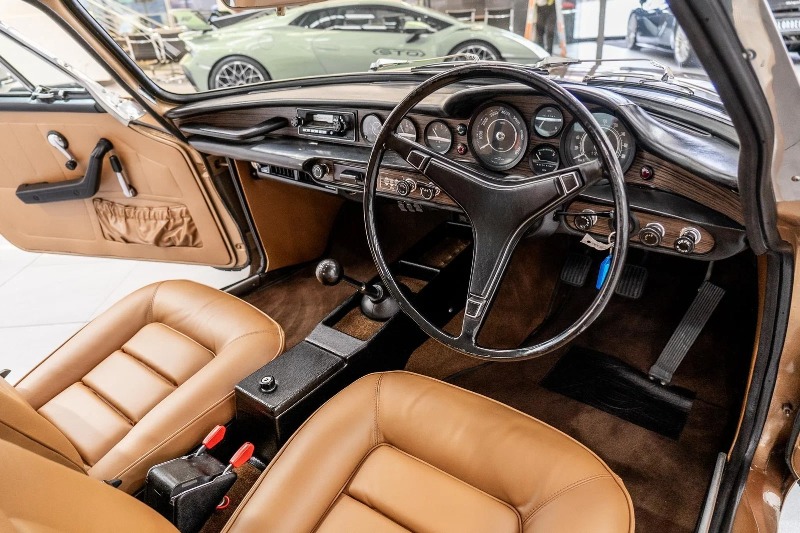 
								1972 Volvo P1800 full									