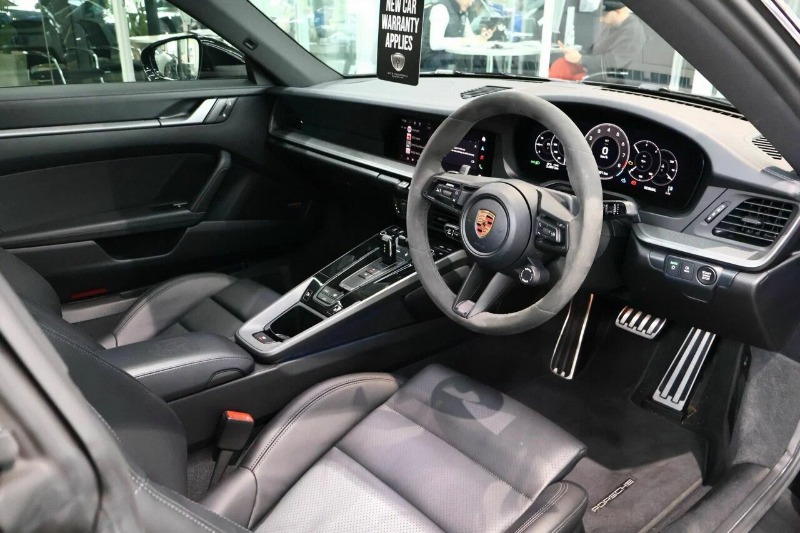 
								2025 Porsche 911 full									