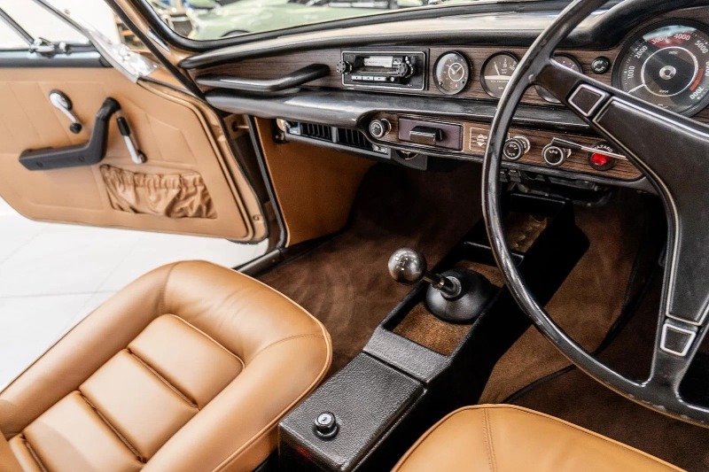 
								1972 Volvo P1800 full									