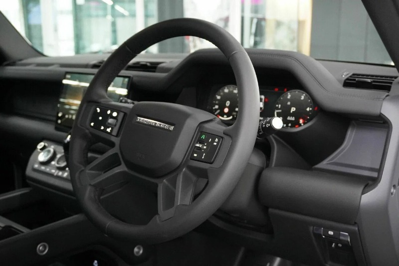 
								2025 Land Rover Defender full									