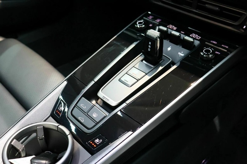 
								2020 Porsche 911 full									