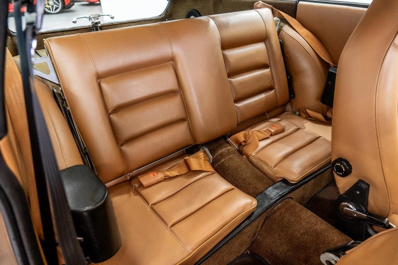 
								1972 Volvo P1800 full									