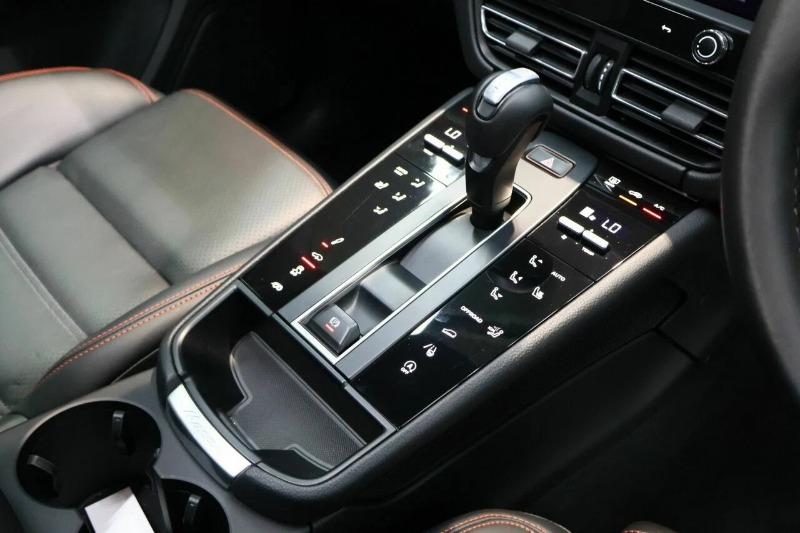 
								2023 Porsche Macan full									