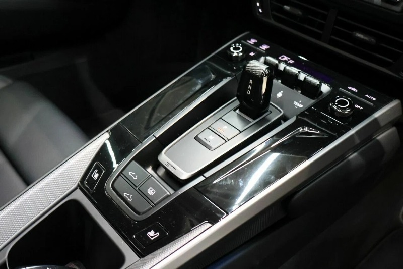 
								2025 Porsche 911 full									