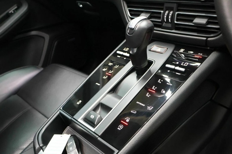 
								2024 Porsche Macan full									