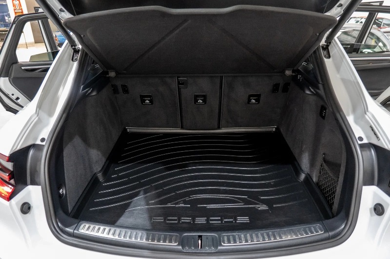 
								2016 Porsche Macan full									