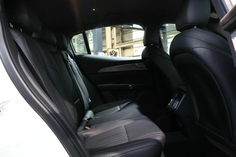
								2024 Maserati Grecale full									