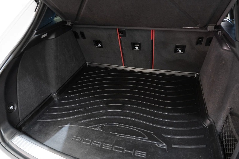 
								2016 Porsche Macan full									