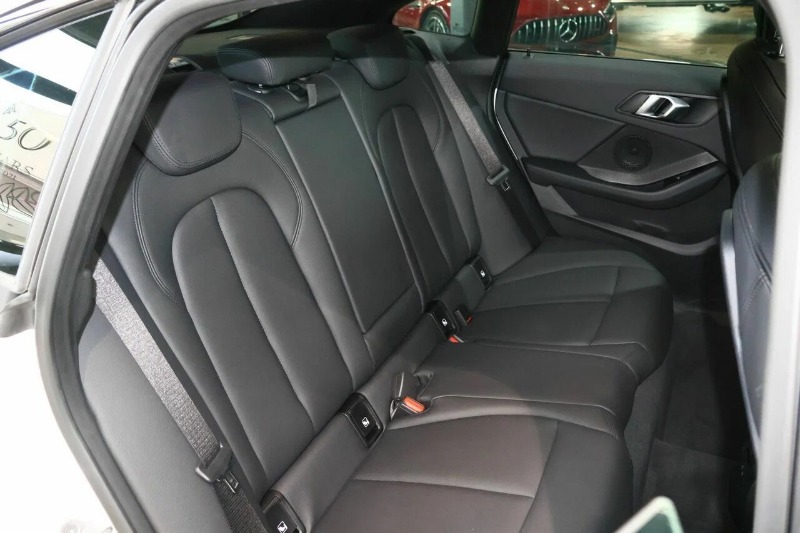 
								2023 BMW 220i M Sport full									