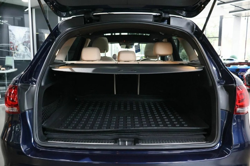 
								2021 Mercedes-Benz GLC300 full									