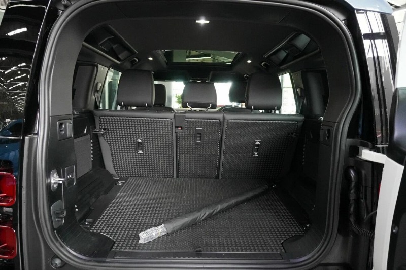 
								2025 Land Rover Defender full									